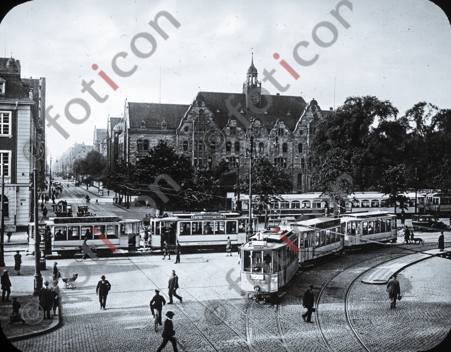 Der Graf - Adolf - Platz ; The Graf - Adolf - place - Foto foticon-simon-340-060-sw.jpg | foticon.de - Bilddatenbank für Motive aus Geschichte und Kultur
